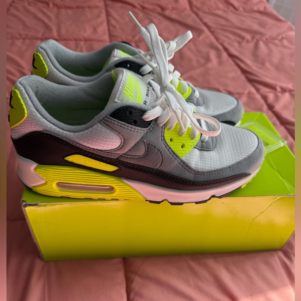 Woman’s Air Max 90 *Neon Green* - Picture 5 of 8